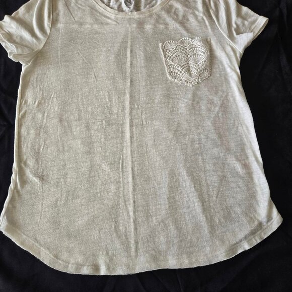 Women's Size Medium Short Sleeve Tee W/Embroidered Lace Pocket - Picture 9 of 9